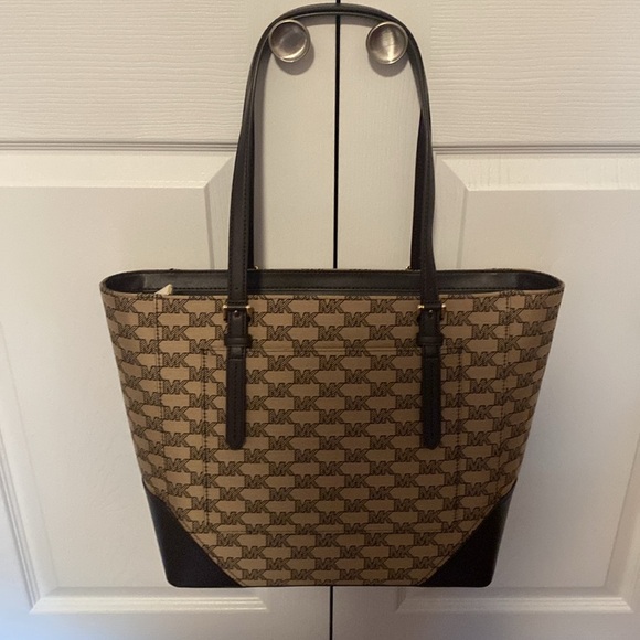 🤎MICHAEL KORS🤎Aria Large Signature Logo
Jacquard Tote Bag/Chocolate Combo/NWT - Picture 5 of 10